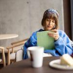 Woman with laptop at coffee shop